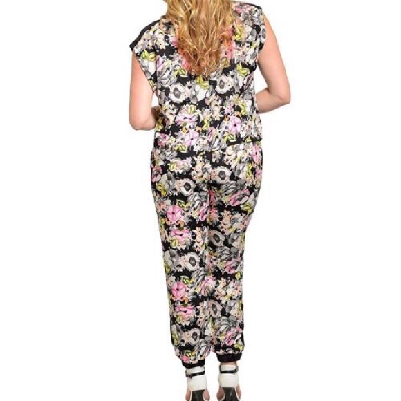 Floral Print 2 Piece Jump Suit - Plus Size. - Picture 2 of 5